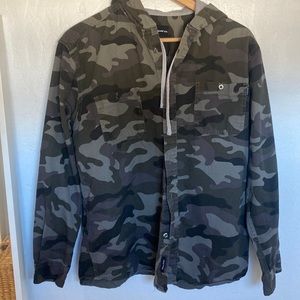 Molokai surf co camo shirt w/hood